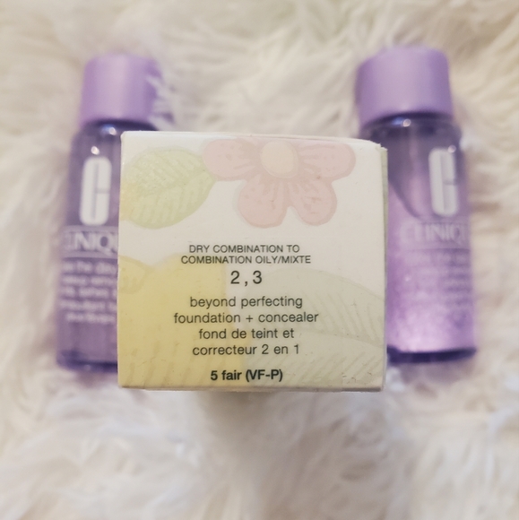 Clinique Beyond Perfecting Foundation + Concealer - Picture 2 of 3